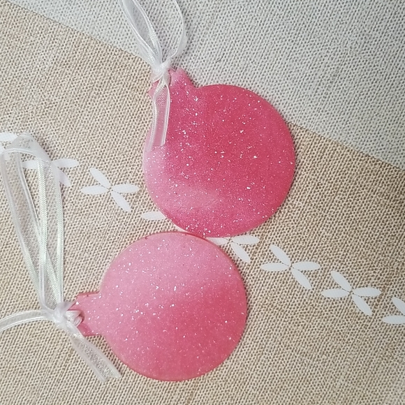 Handmade epoxy/resin ornament set. - Picture 2 of 5